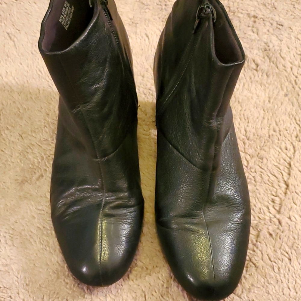 Clarks Sz 9.5 Wide Black Booties